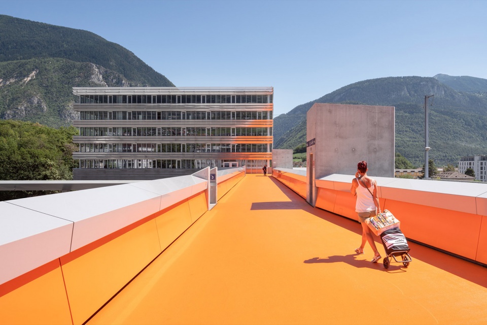 sierre business and general education school by bonnard woeffray architectes