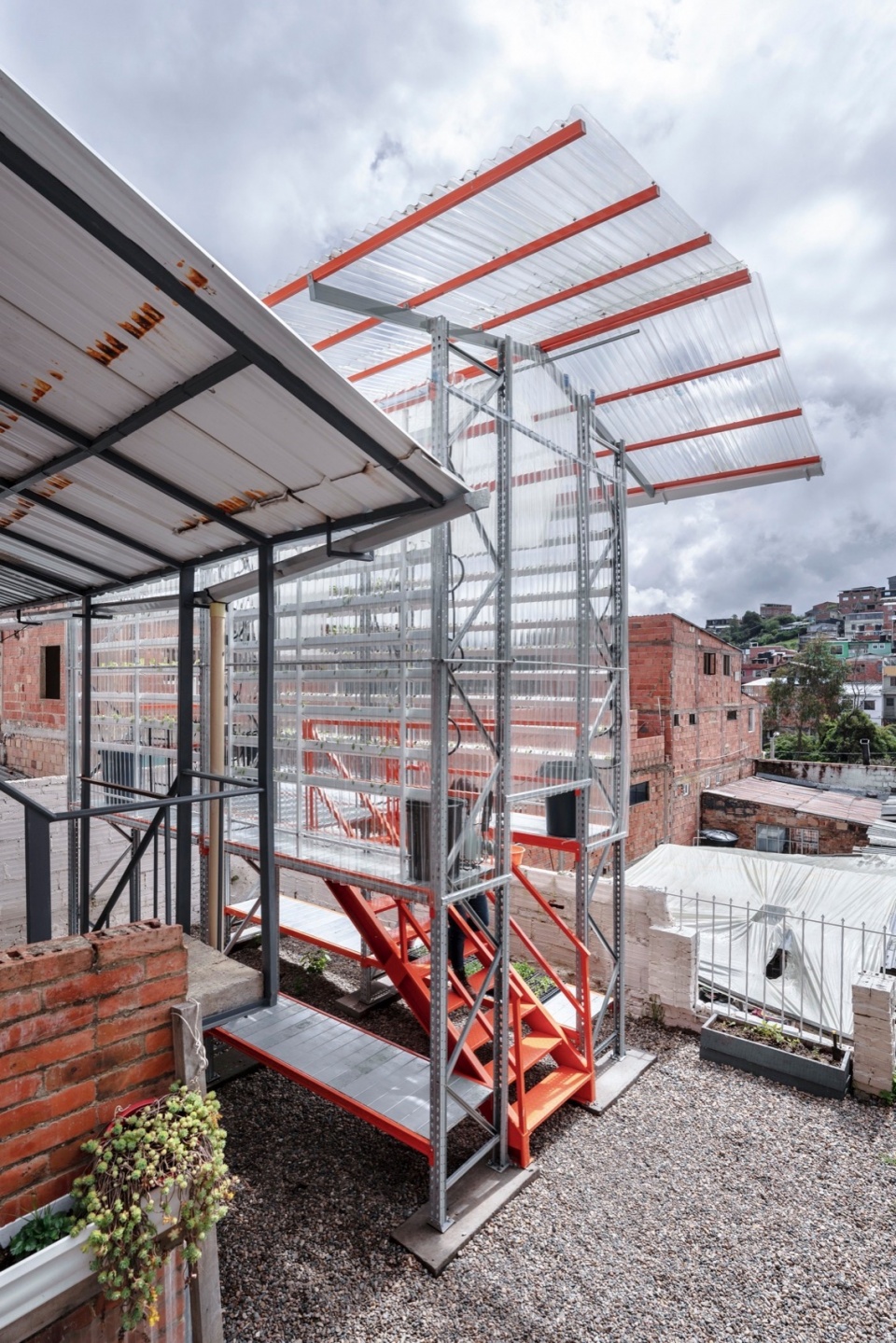 A low tec Hydroponics Module by Alsar Atelier