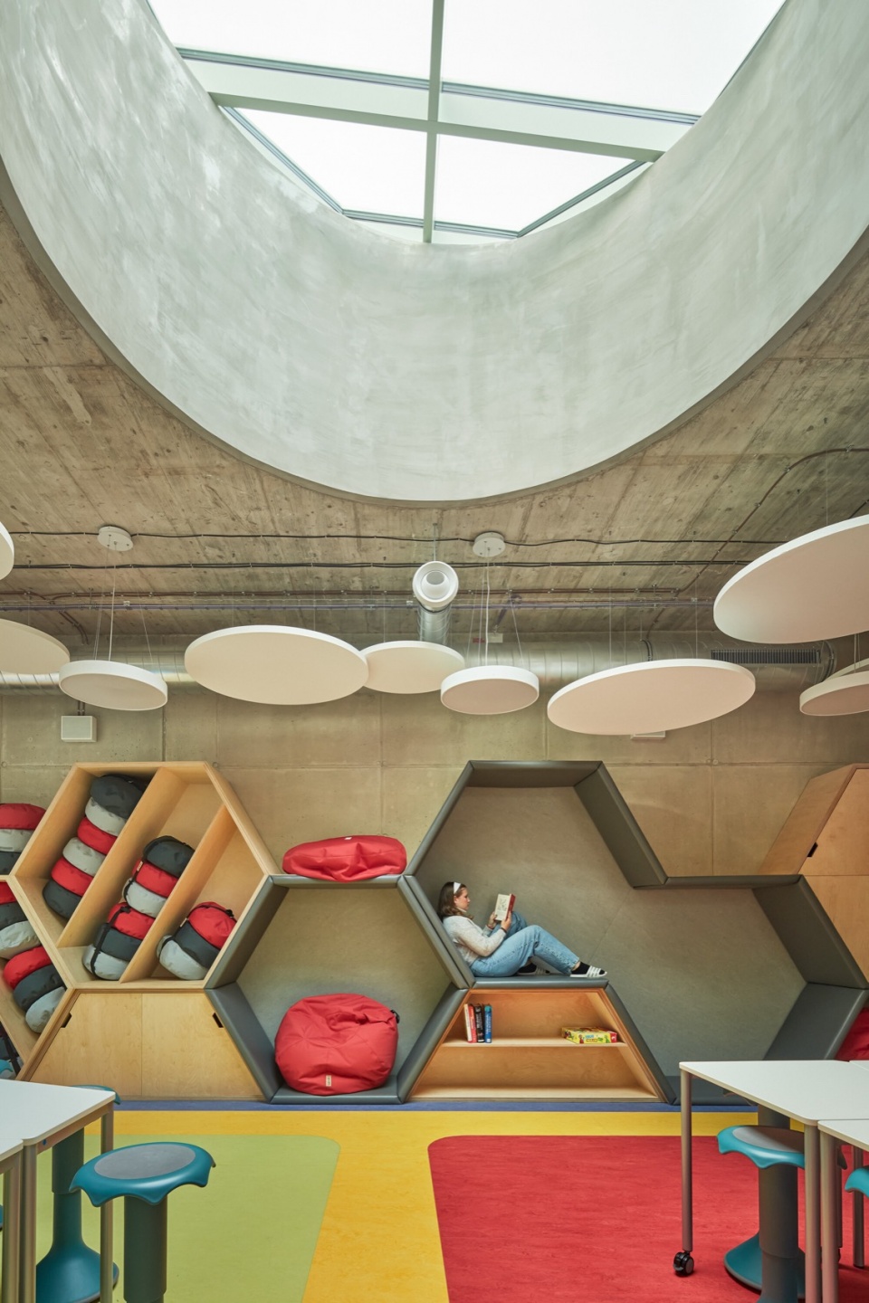 Fric Brothers Elementary School by ATELIER 6