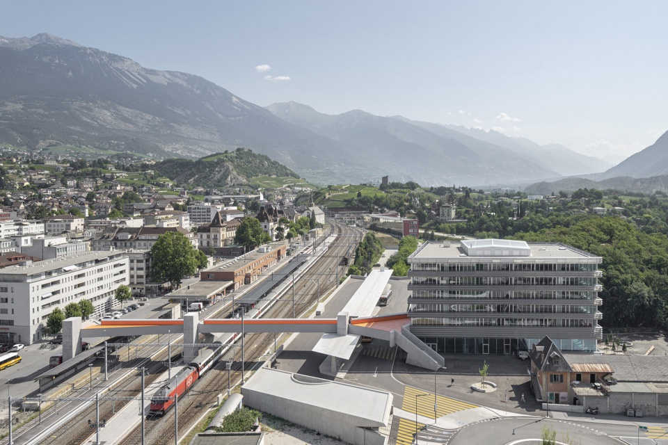 sierre business and general education school by bonnard woeffray architectes