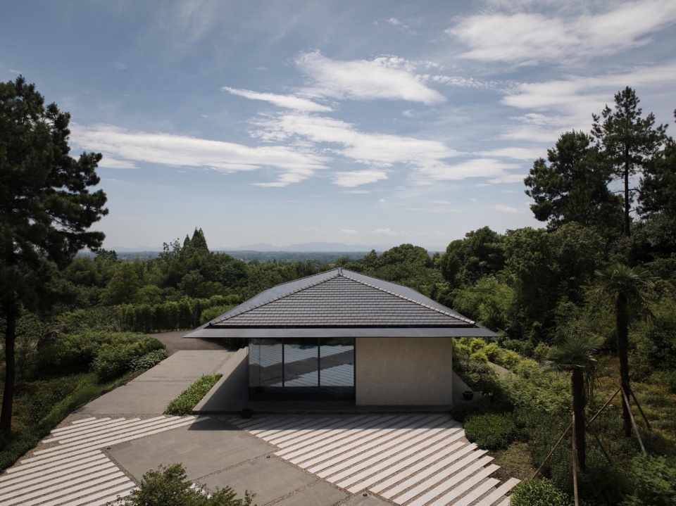 Anadu Pine Villa by STUDIO8 Architects