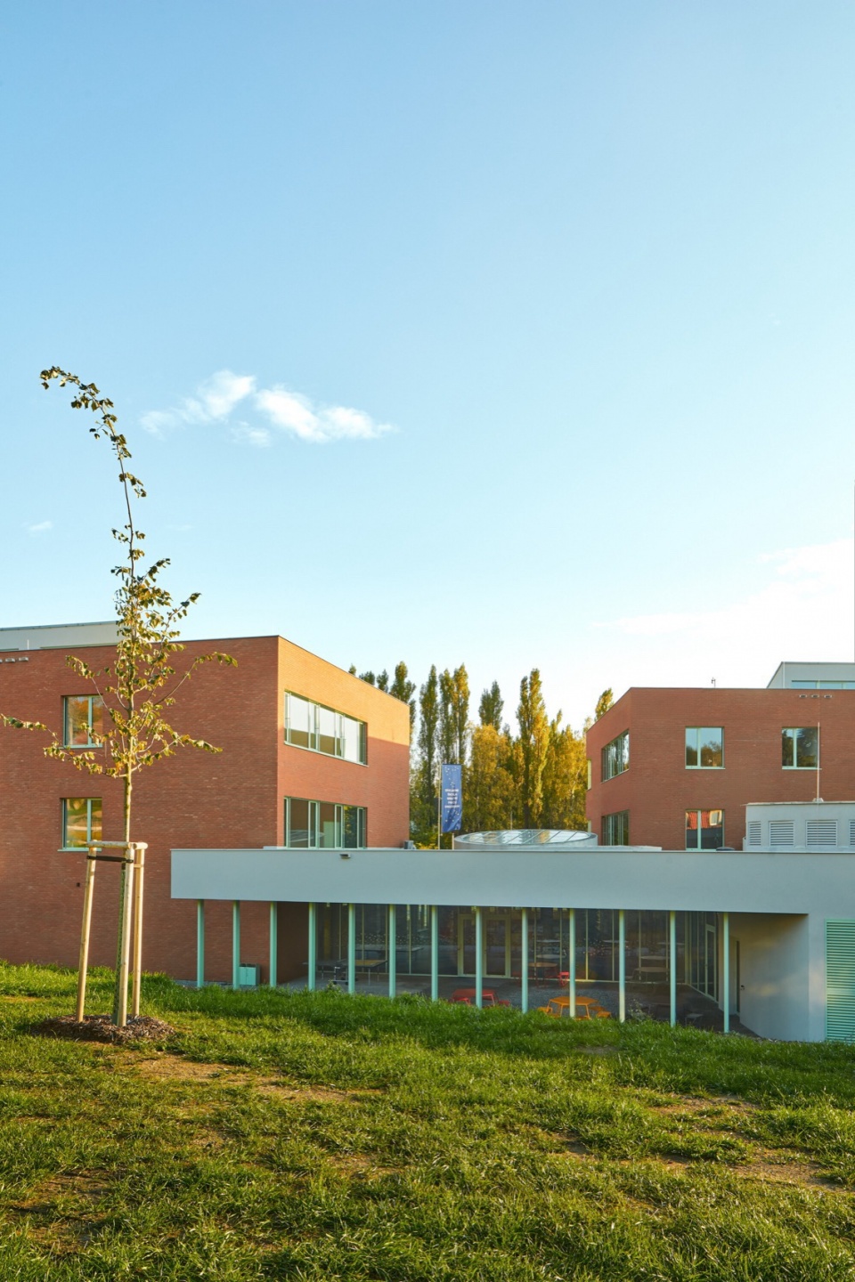 Fric Brothers Elementary School by ATELIER 6