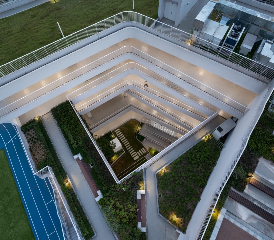The Minzhi Campus of Shenzhen Longhua Senior High School Education Group by Yuanism Architects SUIADR