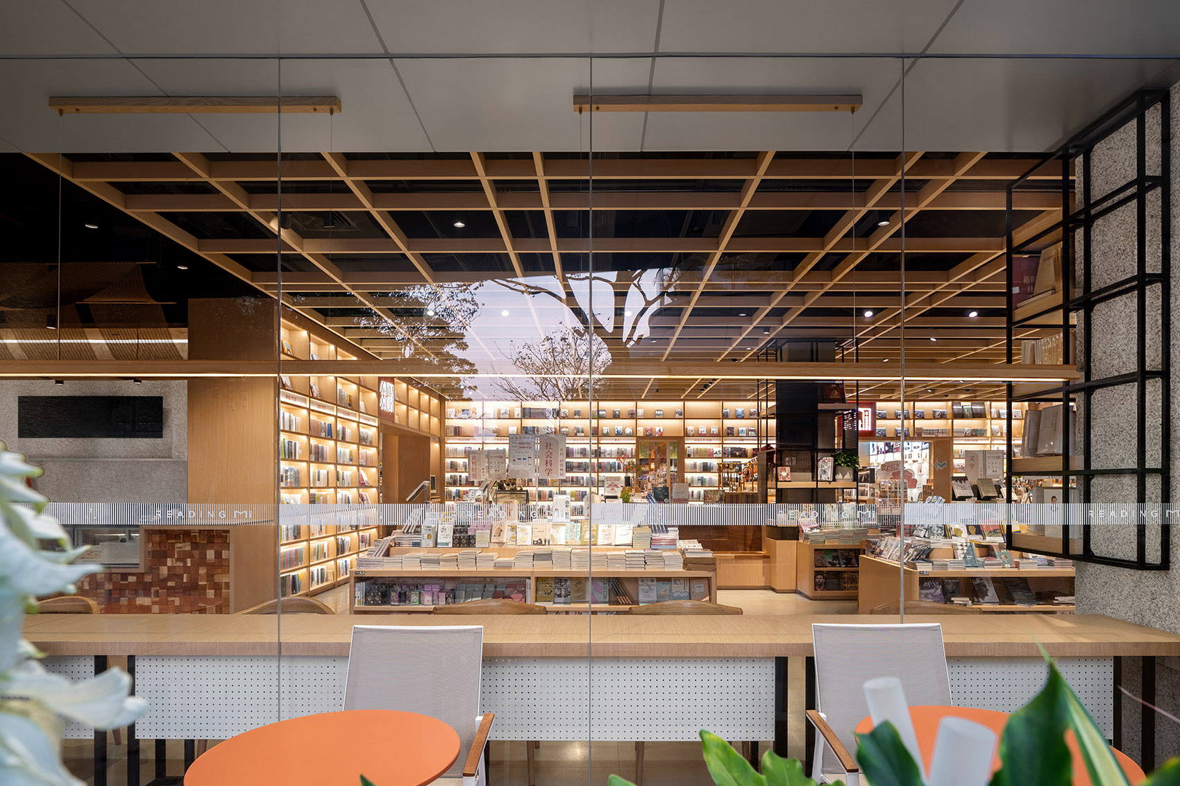 Mi Reading at Dayun Tiandi Branch, Shenzhen by MOC DESIGN OFFICE - 谷德设计网