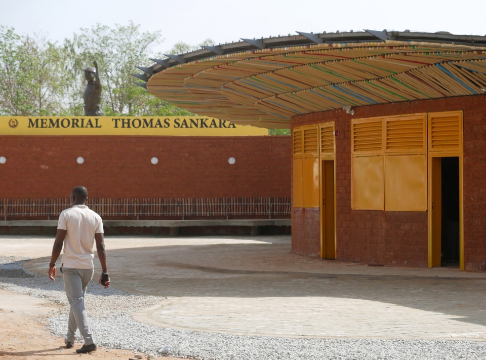 thomas sankara mausoleum by kere architecture