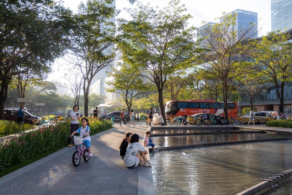 Public Water Pool Renovation in Shenzhen Nanshan Commercial and Cultural Center District by eLandscript Studio