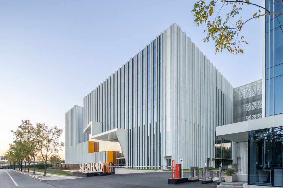 shenhao technology headquarters office by yuzo design