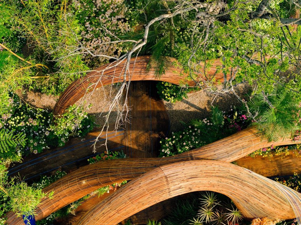 the bamboo chain weaving installation by zyeen