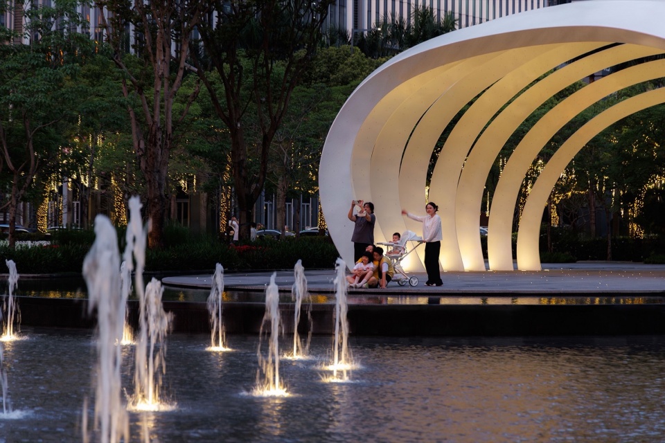 Public Water Pool Renovation in Shenzhen Nanshan Commercial and Cultural Center District by eLandscript Studio