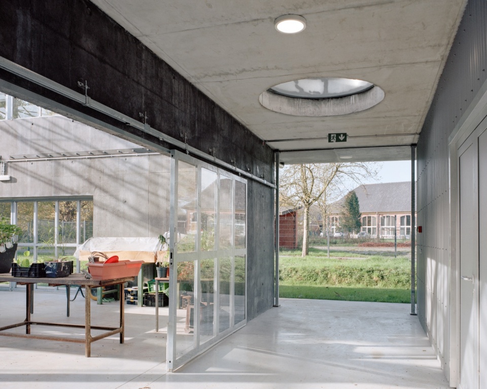 Templeuve School by CENTRAL