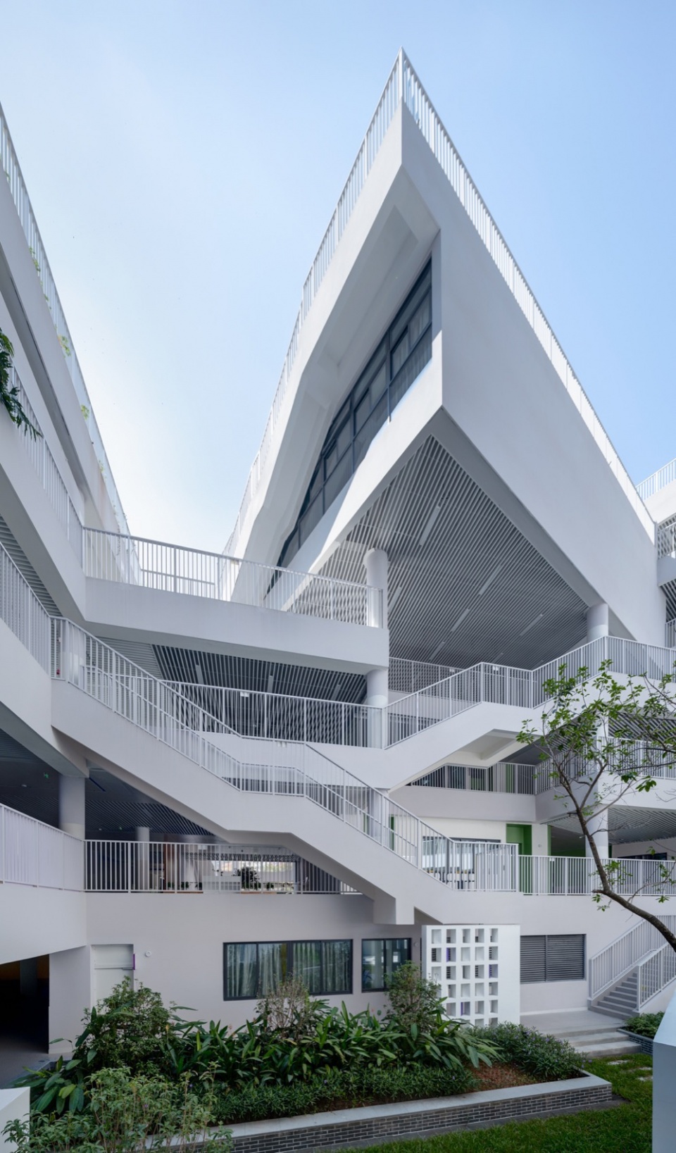 The Minzhi Campus of Shenzhen Longhua Senior High School Education Group by Yuanism Architects SUIADR