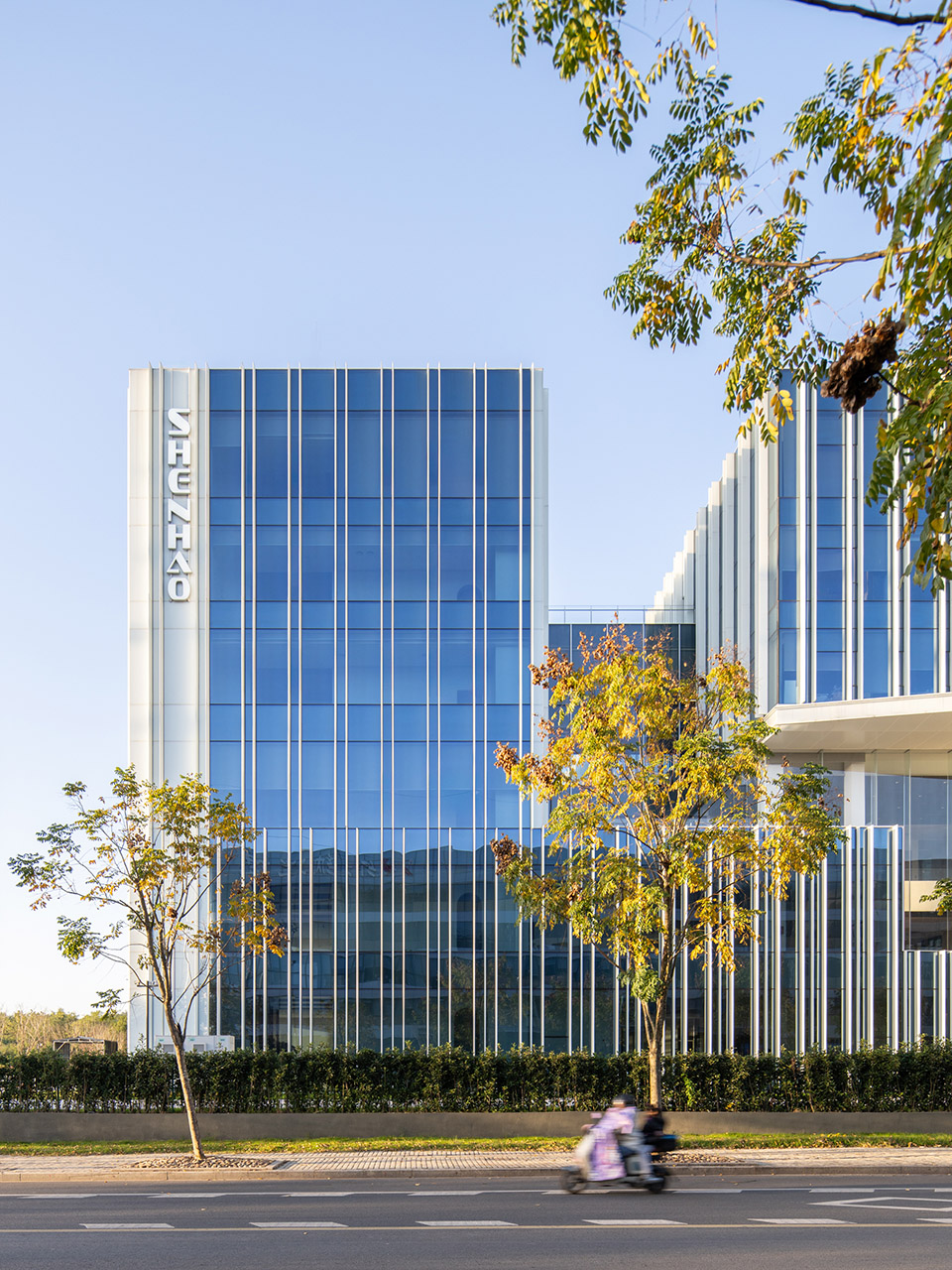 SHENHAO Technology Headquarters Office by YUZO Design - 谷德设计网