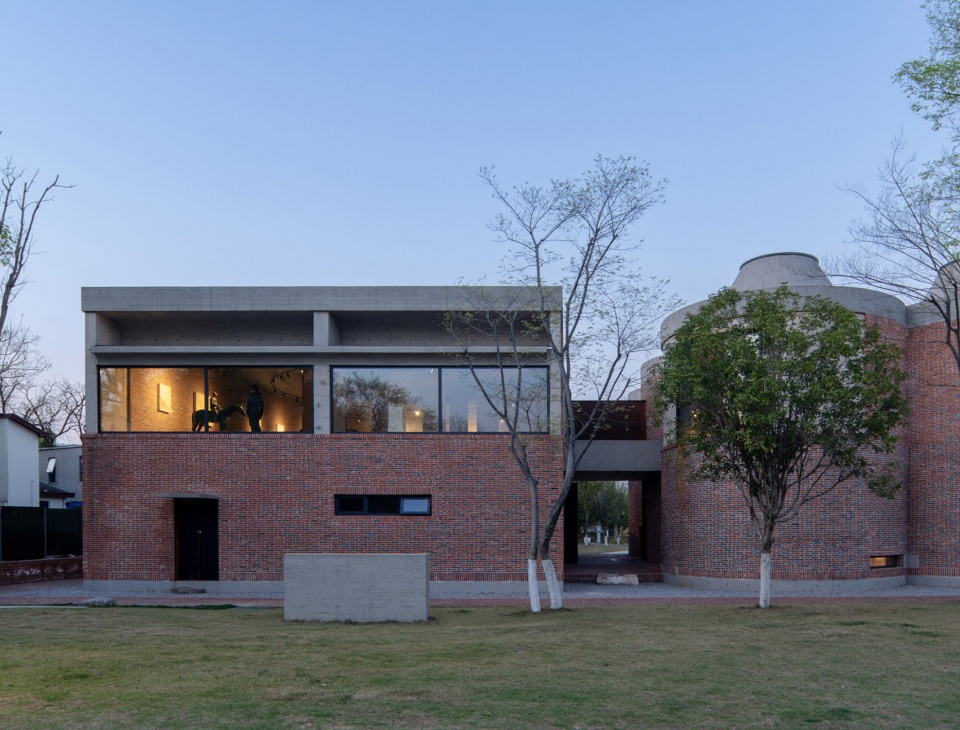 straw stack space in houhu art park by wcy regional studio