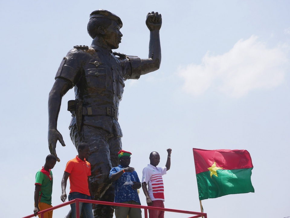 thomas sankara mausoleum by kere architecture