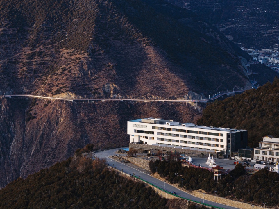 Poodom Deqin Meri Hotel by BUZZ Buro Ziyu Zhuang