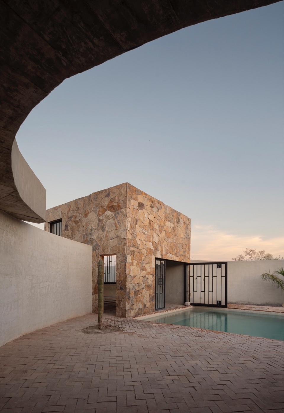 The Casa LaPaz by Ludwig Godefroy Architecture
