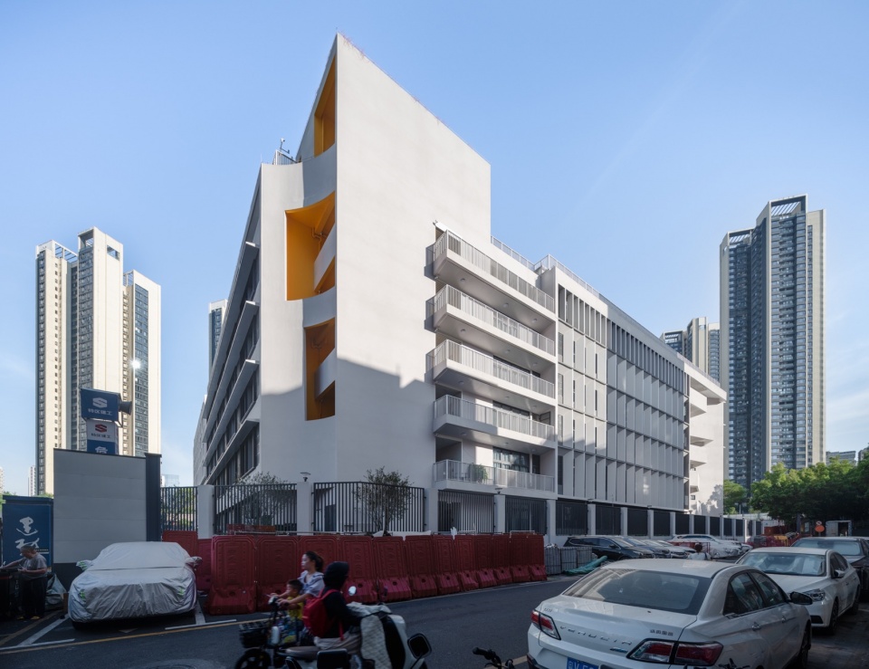 The Minzhi Campus of Shenzhen Longhua Senior High School Education Group by Yuanism Architects SUIADR