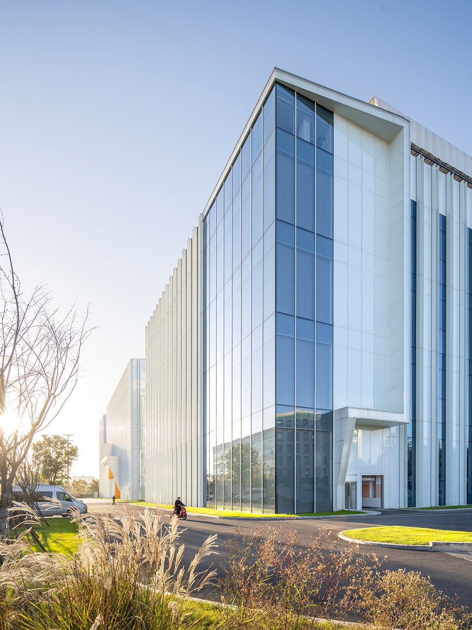 shenhao technology headquarters office by yuzo design