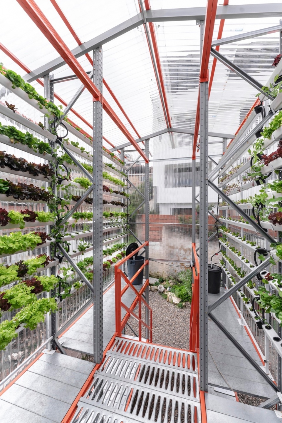 A low tec Hydroponics Module by Alsar Atelier