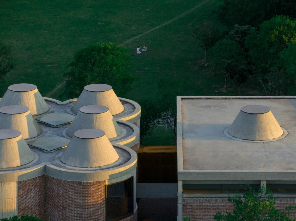 straw stack space in houhu art park by wcy regional studio