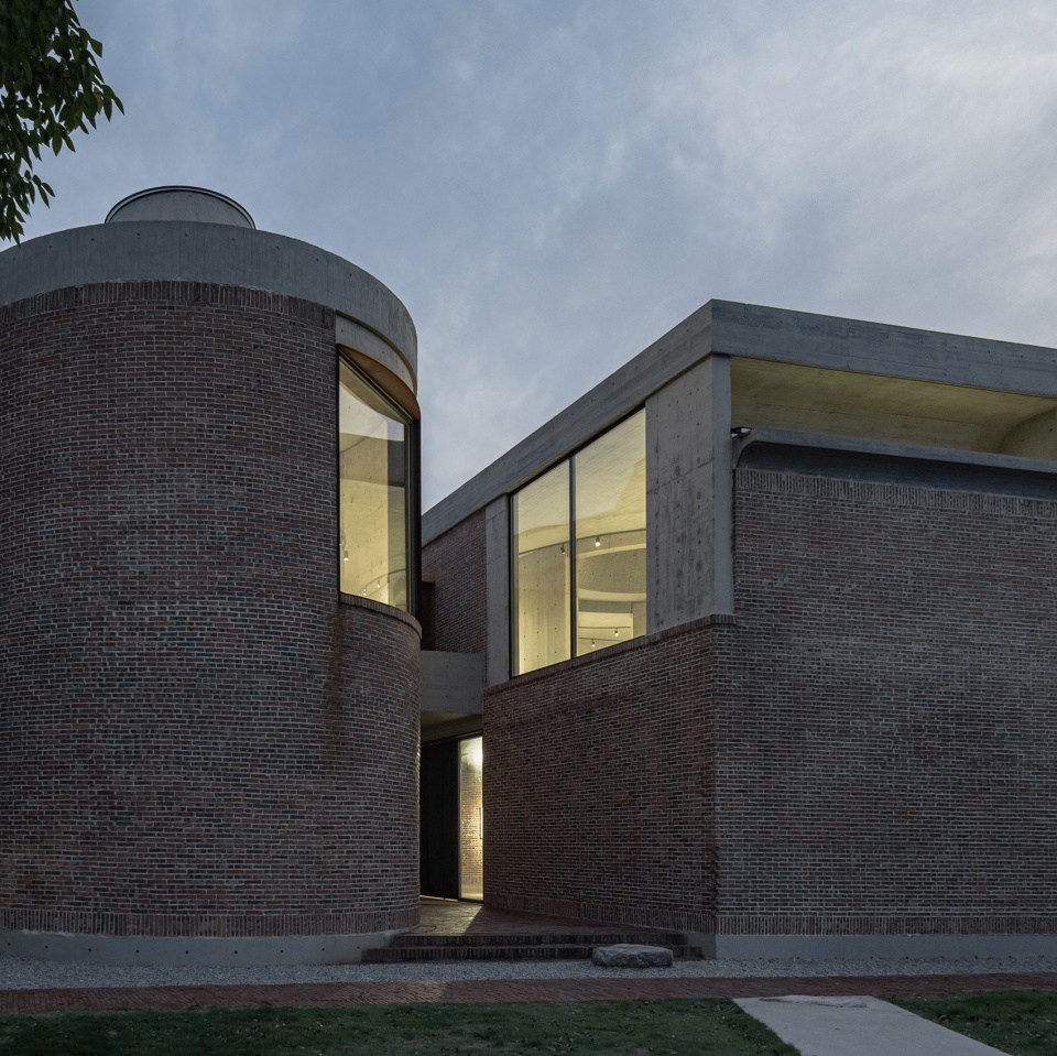straw stack space in houhu art park by wcy regional studio
