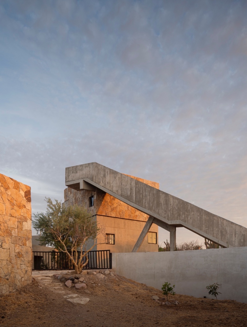 The Casa LaPaz by Ludwig Godefroy Architecture