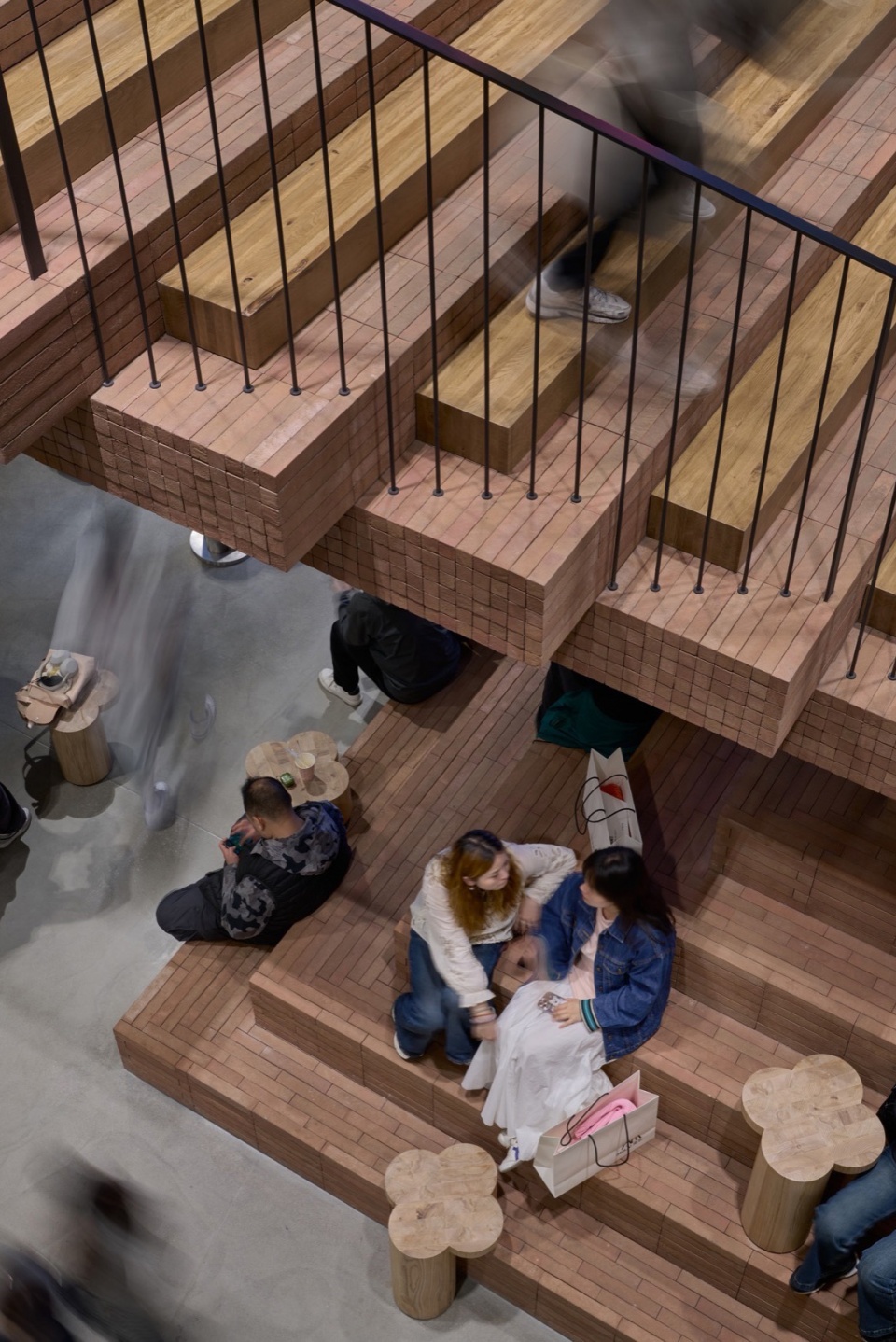 ZARA Nanjing Xinjiekou Flagship Store by AIM Architecture rxq