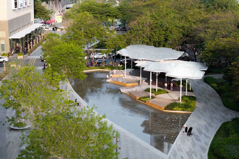 Public Water Pool Renovation in Shenzhen Nanshan Commercial and Cultural Center District by eLandscript Studio