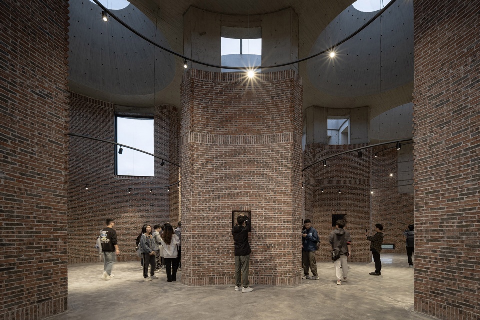 straw stack space in houhu art park by wcy regional studio