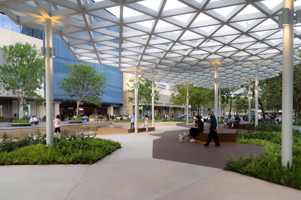 Public Water Pool Renovation in Shenzhen Nanshan Commercial and Cultural Center District by eLandscript Studio
