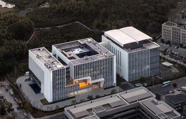  SHENHAO Technology Headquarters Office by YUZO Design