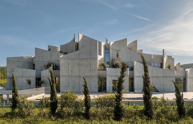 Veterinary Hospital by Davide Macullo Architects