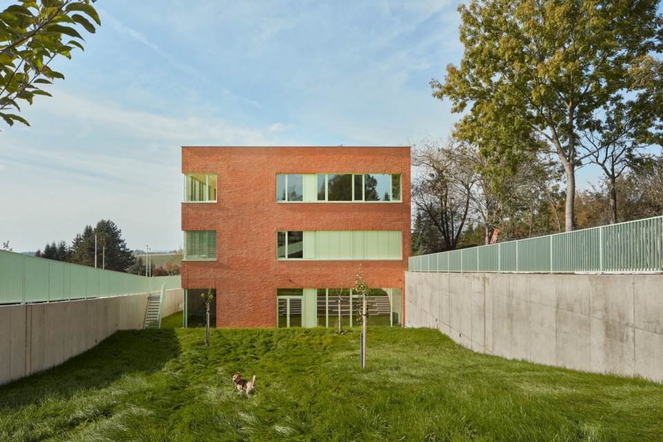 Fric Brothers Elementary School by ATELIER 6