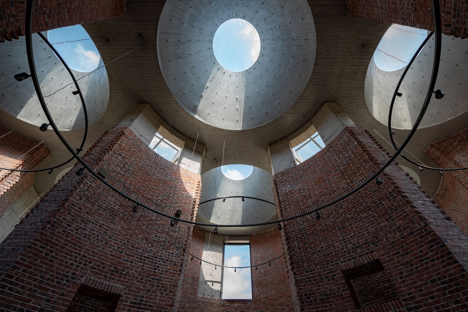 straw stack space in houhu art park by wcy regional studio