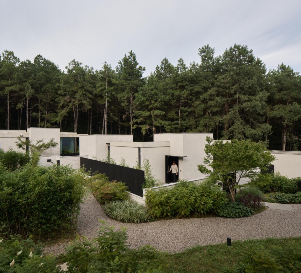 Anadu Pine Villa by STUDIO8 Architects