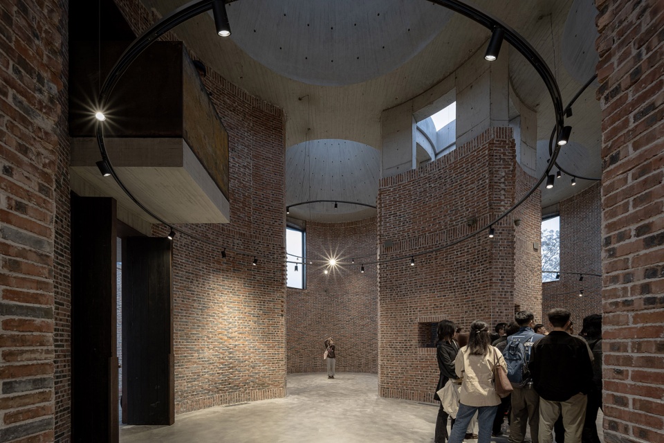 straw stack space in houhu art park by wcy regional studio