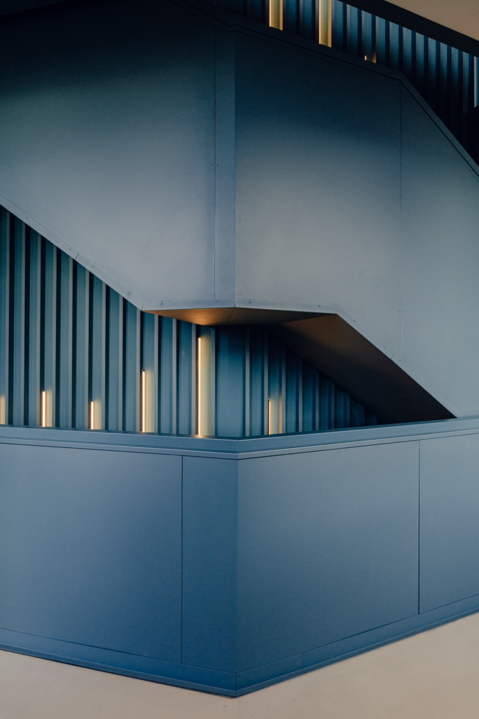 Freshfields Bruckhaus Deringe office by Kinzo
