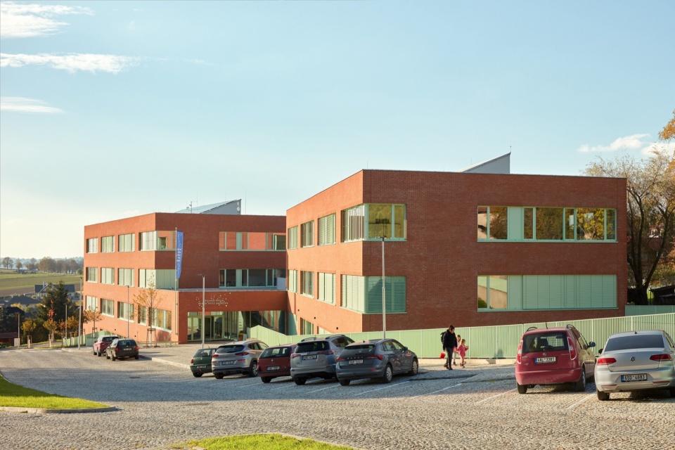 Fric Brothers Elementary School by ATELIER 6
