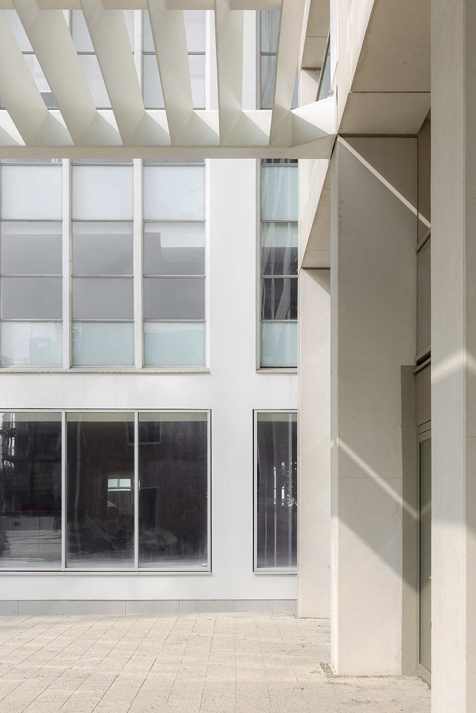 fresh residential tower by kaan architecten