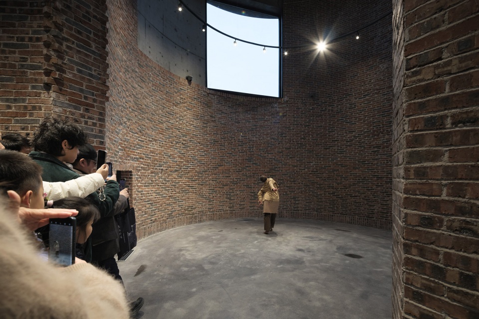 straw stack space in houhu art park by wcy regional studio