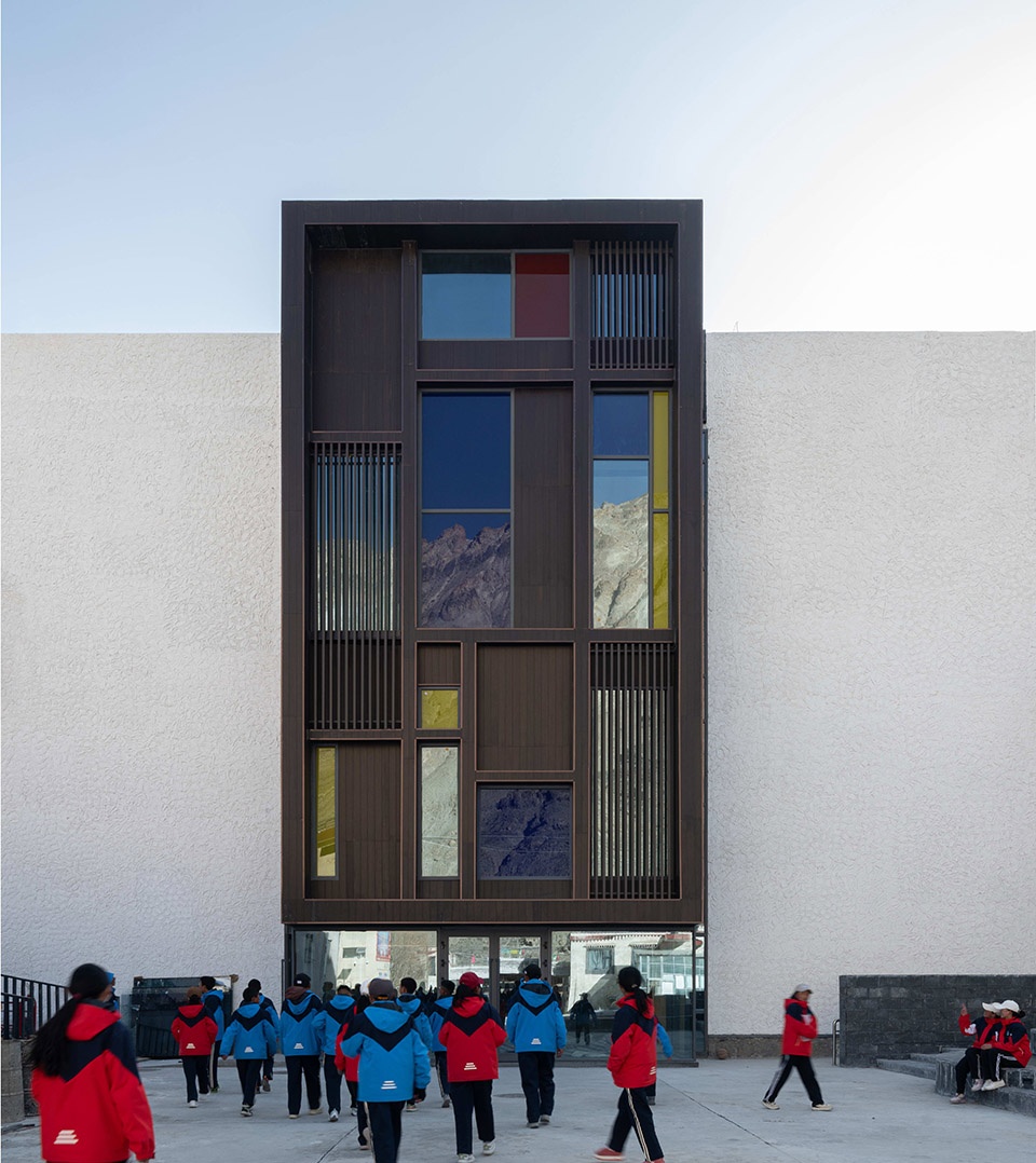 the multifunctional art center of lhozhag county middle school by shenzhen huahui design