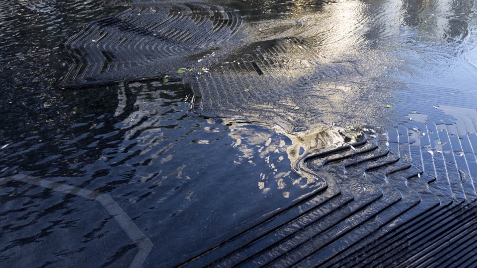Public Water Pool Renovation in Shenzhen Nanshan Commercial and Cultural Center District by eLandscript Studio