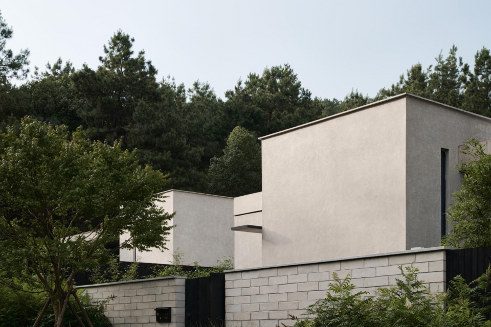 Anadu Pine Villa by STUDIO8 Architects