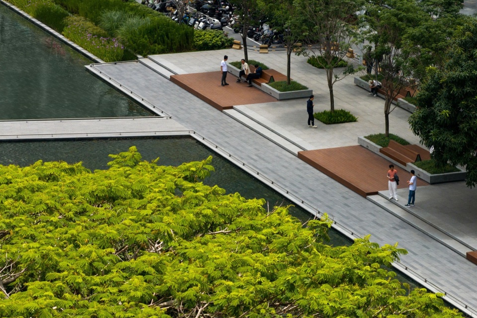 Public Water Pool Renovation in Shenzhen Nanshan Commercial and Cultural Center District by eLandscript Studio