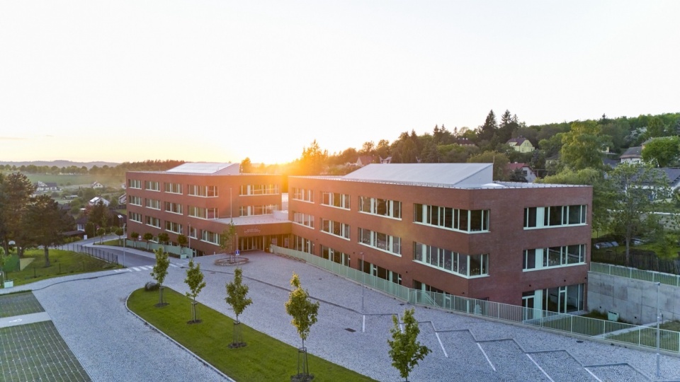 Fric Brothers Elementary School by ATELIER 6