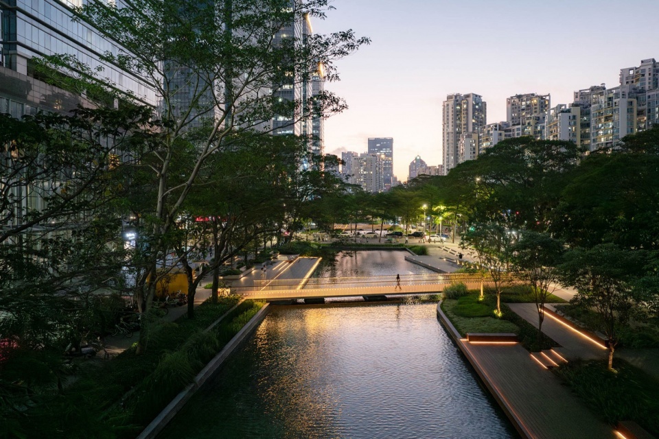 Public Water Pool Renovation in Shenzhen Nanshan Commercial and Cultural Center District by eLandscript Studio