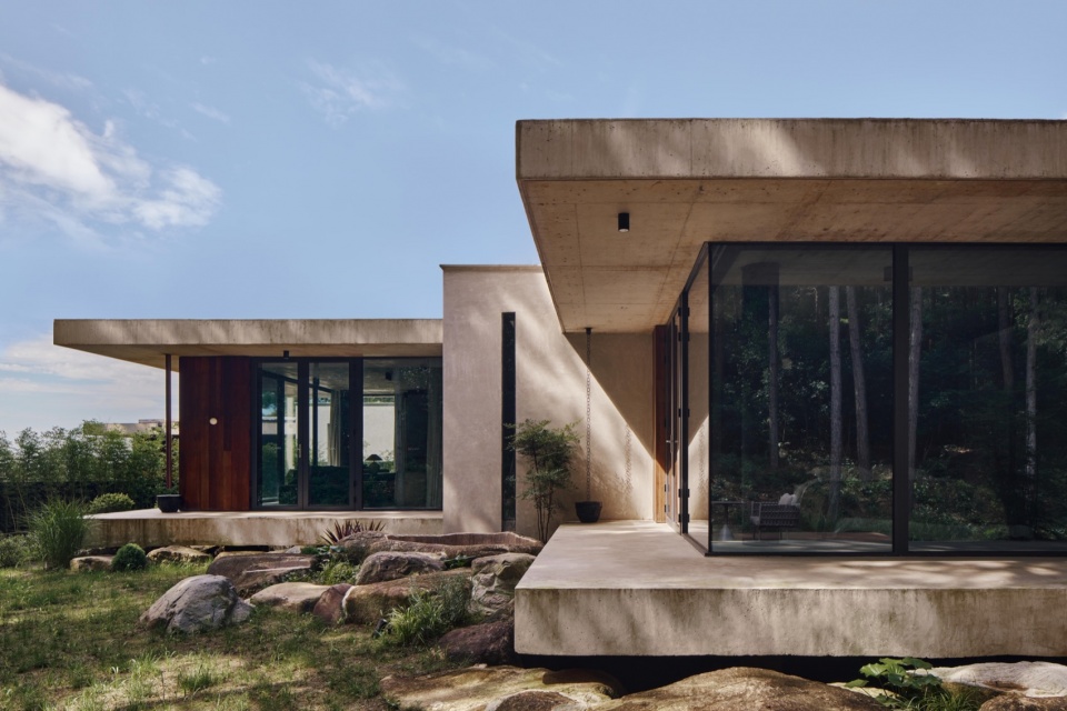 Anadu Pine Villa by STUDIO8 Architects