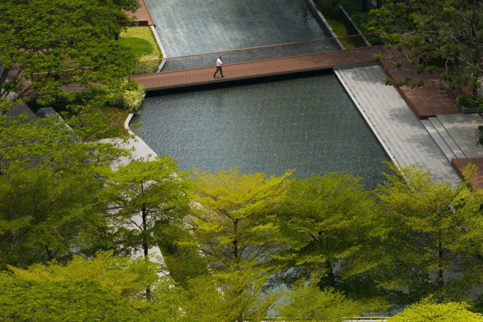 Public Water Pool Renovation in Shenzhen Nanshan Commercial and Cultural Center District by eLandscript Studio