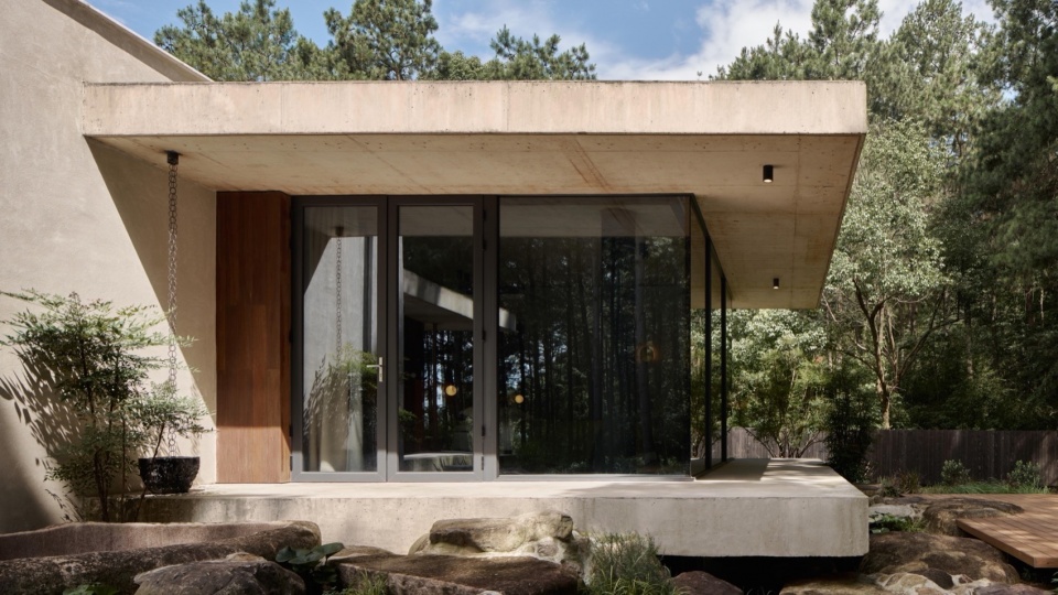 Anadu Pine Villa by STUDIO8 Architects