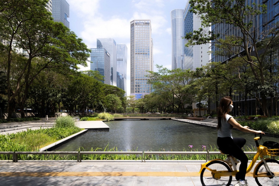 Public Water Pool Renovation in Shenzhen Nanshan Commercial and Cultural Center District by eLandscript Studio